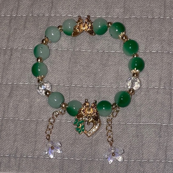 Jewelry - Cute Gold Butterfly Heart flower charmed Green Beaded Bracelet
